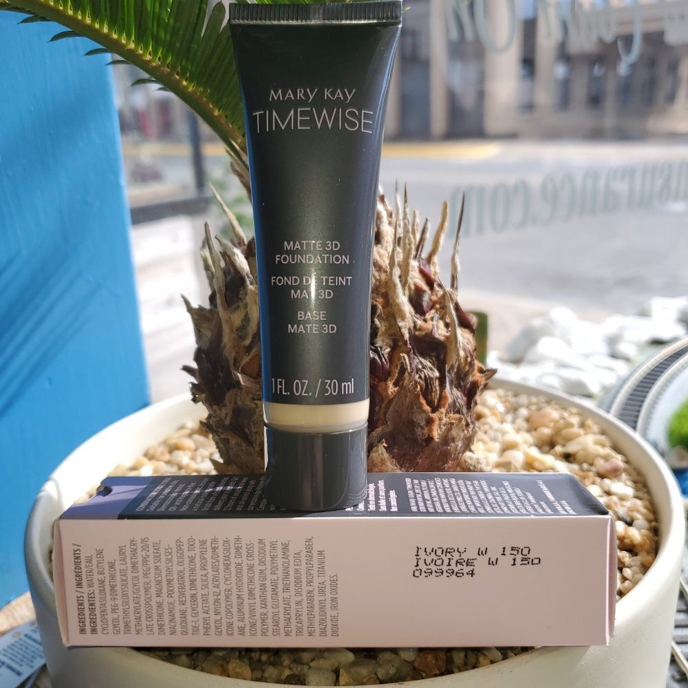 Ivory W 150 Matte 3D Foundation - Combo to Oily Skin - Timewise Mary Kay